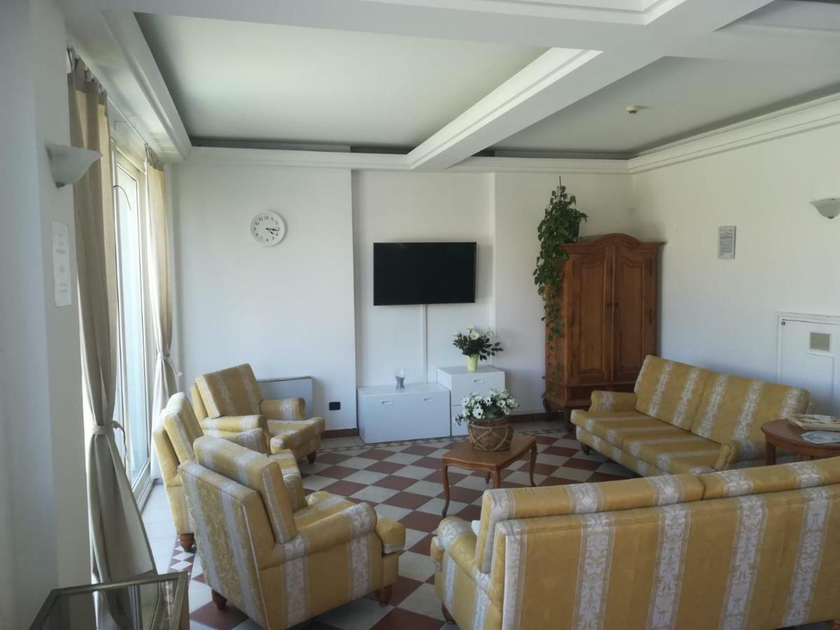 Residenza Villa Margherita Rimini Ngoại thất bức ảnh
